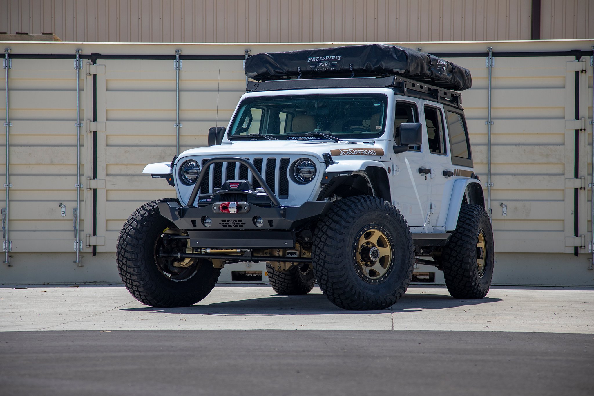 JcrOffroad: JK, JLJT Front Bumper | Crusader | Jeep Wrangler 